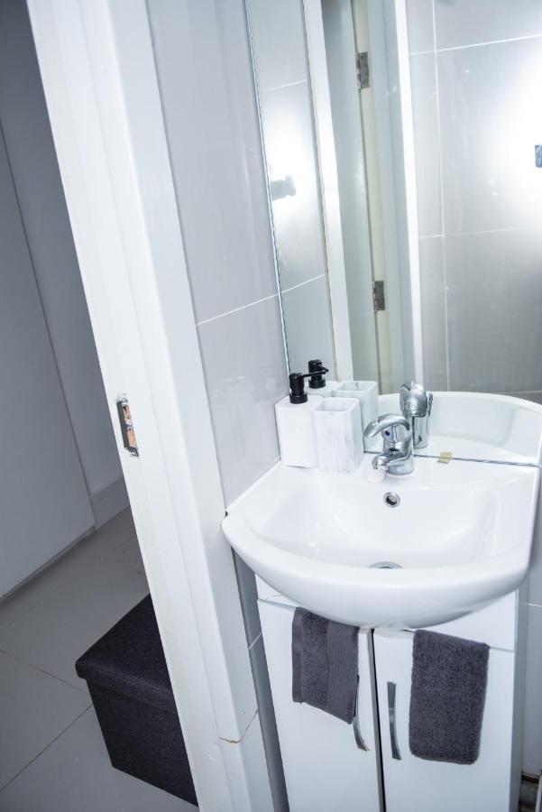 1B Apartment, 30 Mins To Oxford Street Лондон Экстерьер фото