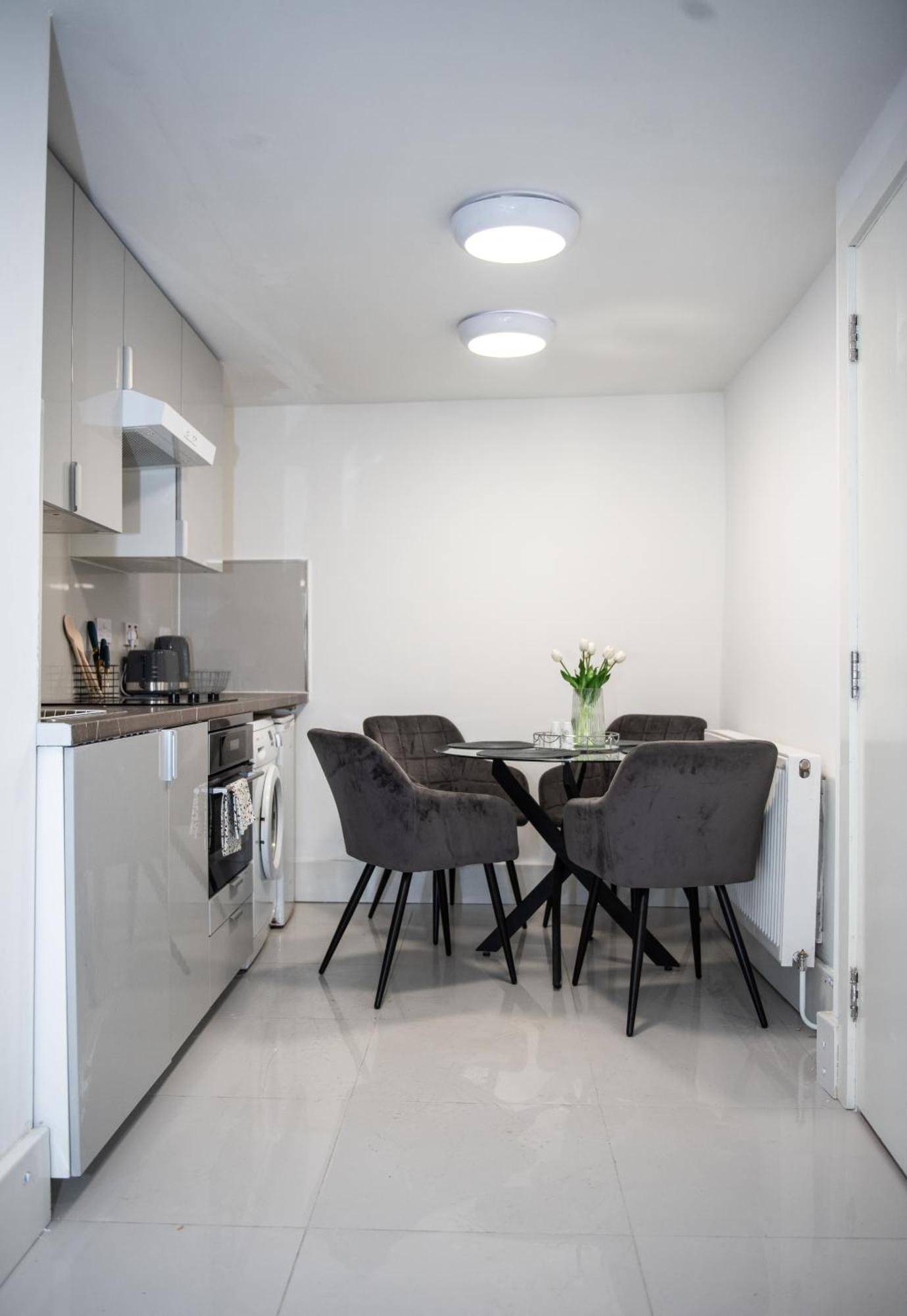 1B Apartment, 30 Mins To Oxford Street Лондон Экстерьер фото